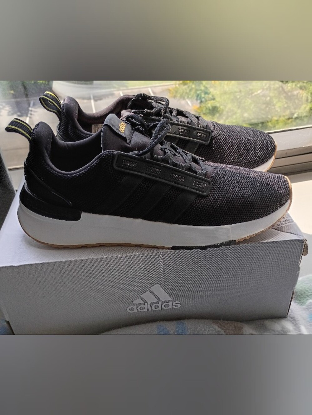 Adidas Black and White Women’s Low-Top Sneakers--LKKE NEW--WORN ONCE.